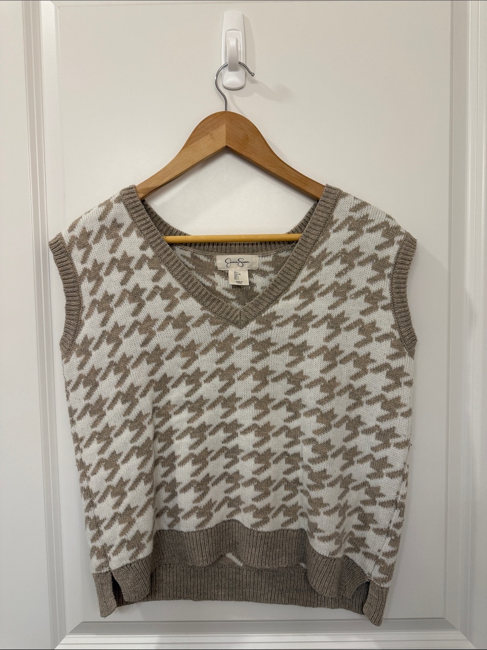 Jessica Simpson Houndstooth V-Neck Sweater Vest Gray & White Large